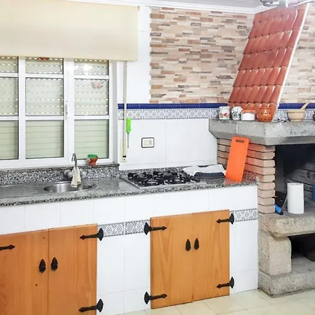 Comfortable House With Sea View In Viveiro, 200 M² *