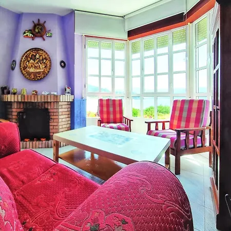 Comfortable House With Sea View In Viveiro, 200 M² بيت للعطل مْبيفيرو