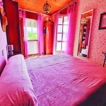 Comfortable House With Sea View In Viveiro, 200 M² بيت للعطل *