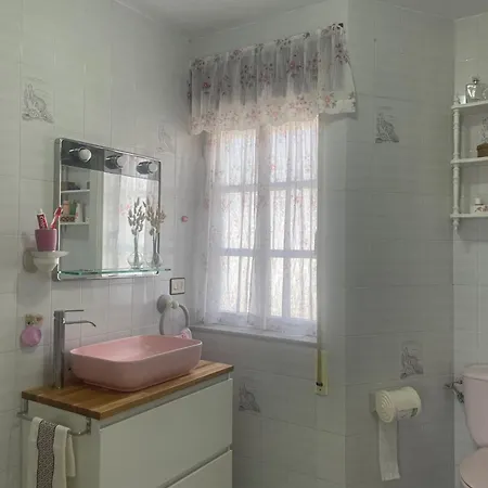 Casa de Férias Comfortable House With Sea View In Viveiro, 200 M² Viveiro