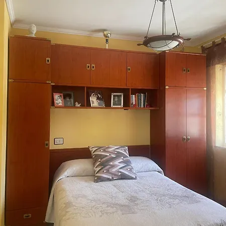 Comfortable House With Sea View In Viveiro, 200 M²